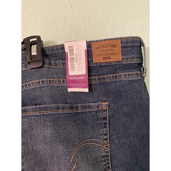 Signature by Levi Strauss & Co. Mid-Rise Skinny Jeans, Multiple Size 39X32 - Picture 5 of 5